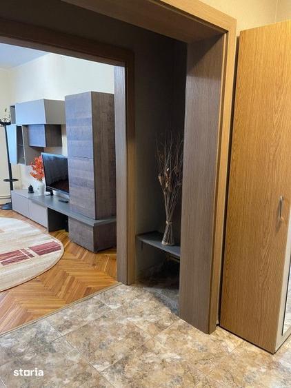 Apartament cu 3 camere decomandat, mobilat în Delfinariu