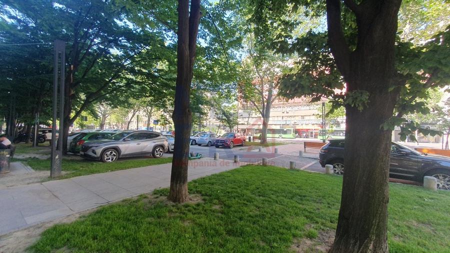 Apartament cu 4 camere decomandat în Romană