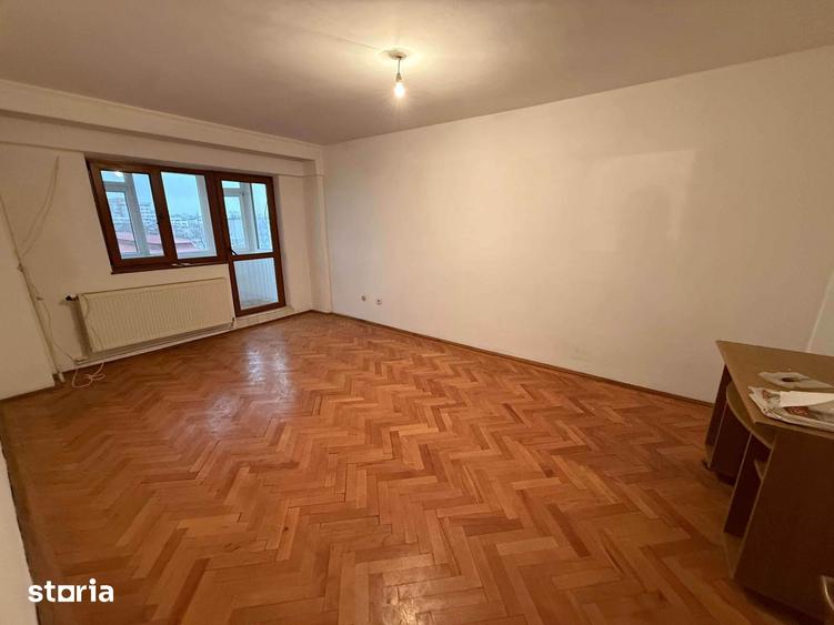 Apartament cu 3 camere în Zăvoaia