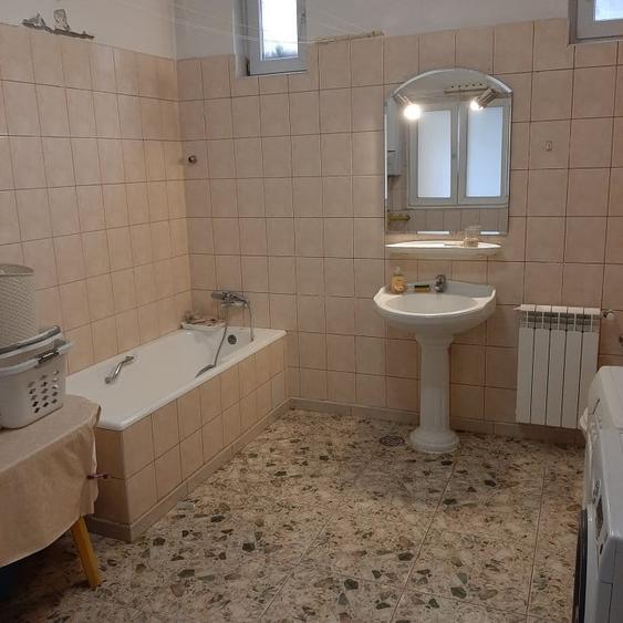 Spațiu comercial, de 210 mp, în Drumul Taberei