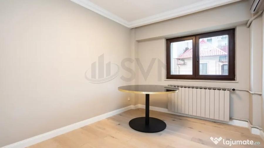 Apartament cu 4 camere decomandat în Victoriei