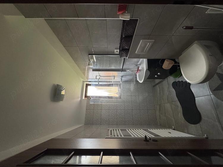 Apartament cu 3 camere semidecomandat în Aradului