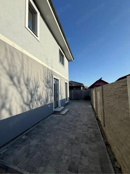 Casă cu Teren 250 Mp în Central