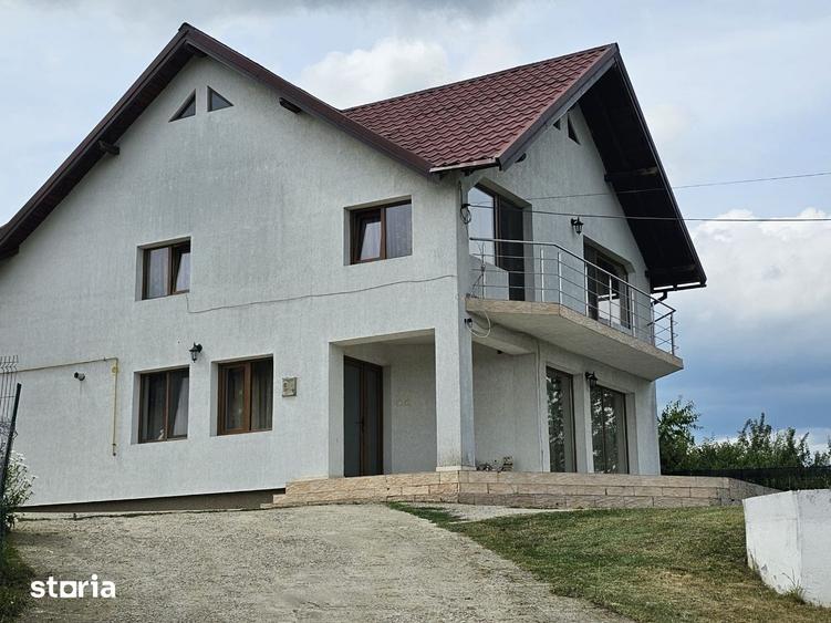 Casă cu 4 camere cu Teren 700 Mp în Curtea de Argeș