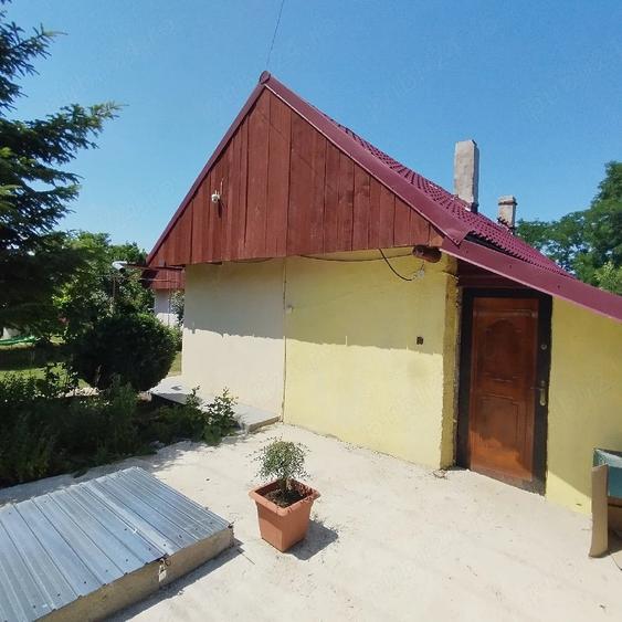 Casă cu 3 camere cu Teren 2200 Mp în Central