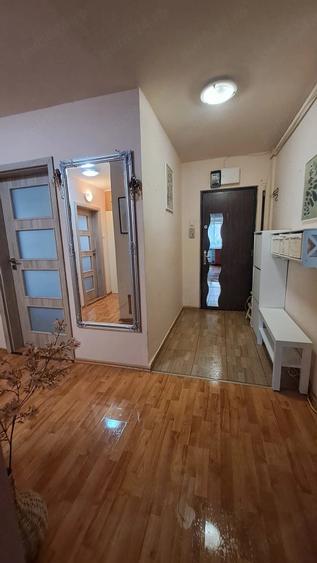 Apartament cu 3 camere decomandat, mobilat în Nord