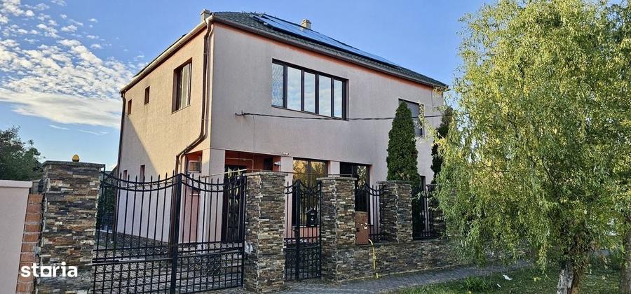 Casă cu 4 camere cu Teren 1380 Mp în Central