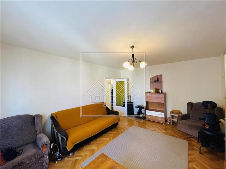 Apartament cu 3 camere decomandat în Terezian