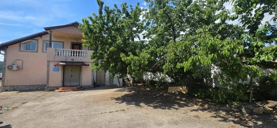 Spațiu comercial, de 700 mp, în Berzasca