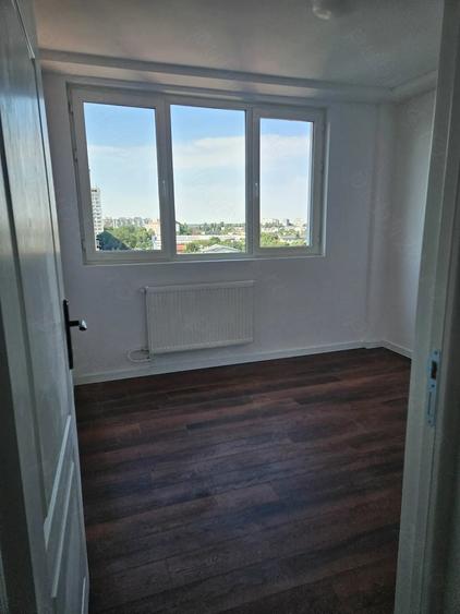 Apartament cu 3 camere semidecomandat în Progresul