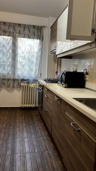 Apartament cu 3 camere semidecomandat, mobilat în Drumul Taberei