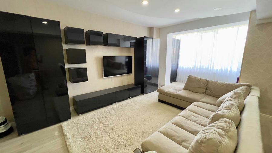 Apartament cu 3 camere decomandat în Central