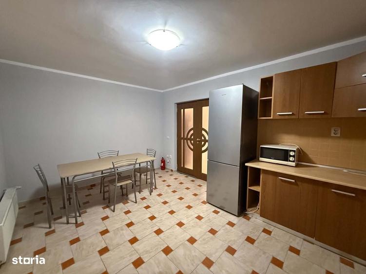 Casă cu 4 camere decomandat în Central