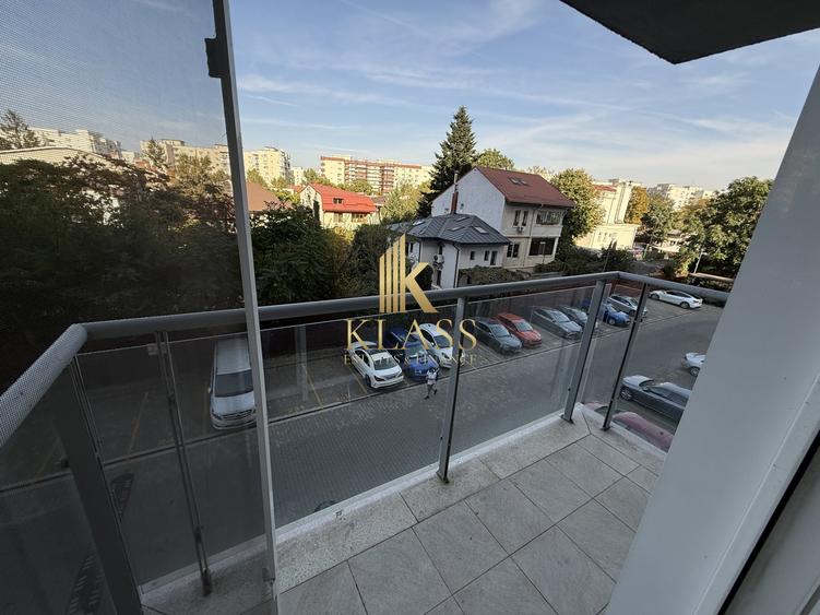 Apartament cu 3 camere decomandat, mobilat în Doamna Ghica