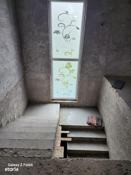 Casă cu 4 camere cu Teren 1700 Mp în Zamostea