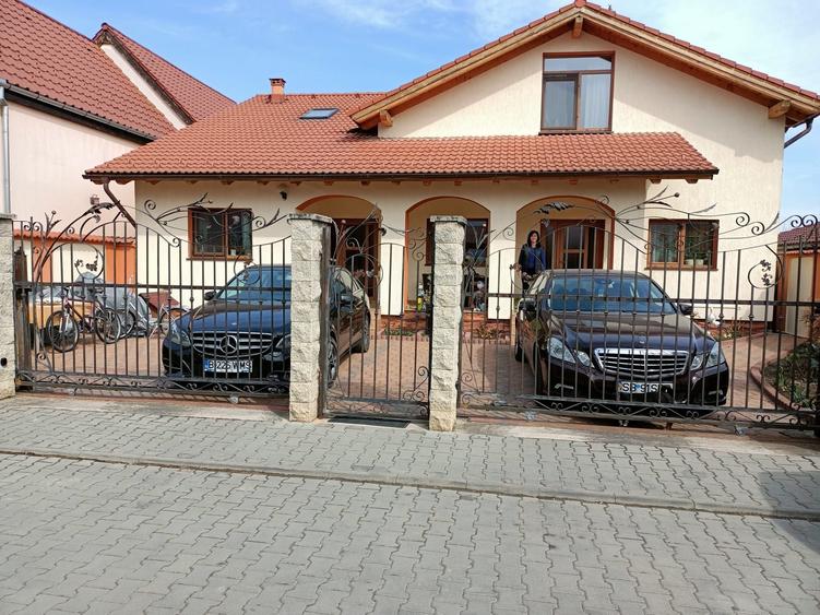 Casă cu 4 camere cu Teren 500 Mp în Șelimbăr
