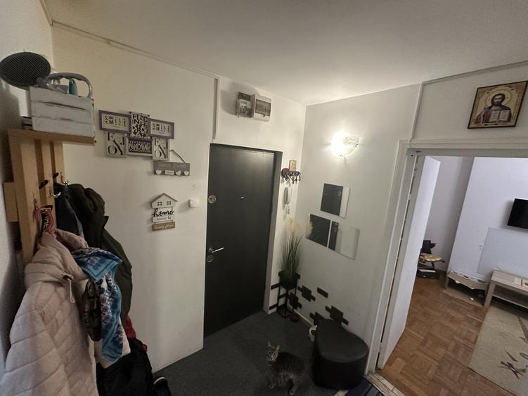 Apartament cu 3 camere decomandat, mobilat în Berceni