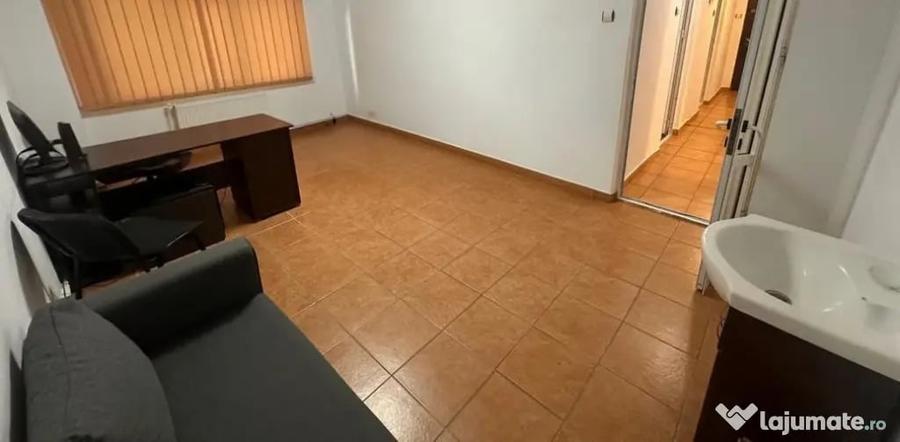 Apartament cu 4 camere decomandat în E3