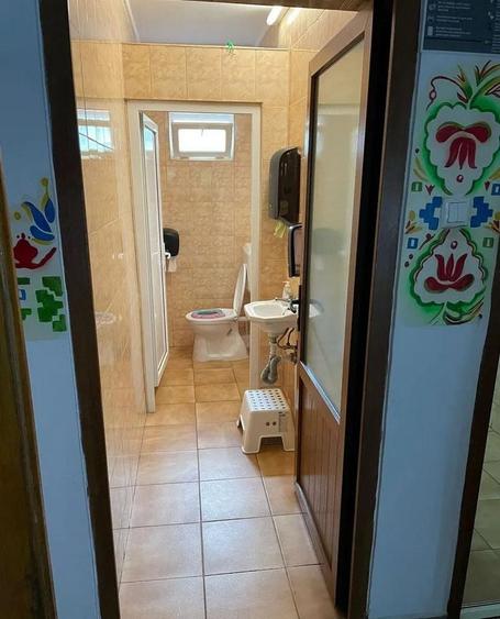 Casă individuală cu 9 camere cu Canalizare în Brădet