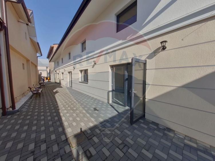Birou, de 95 mp, în Central