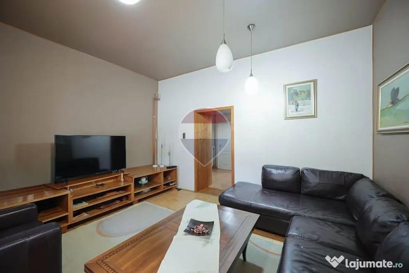 Casă cu 5 camere cu Teren 554 Mp în Central