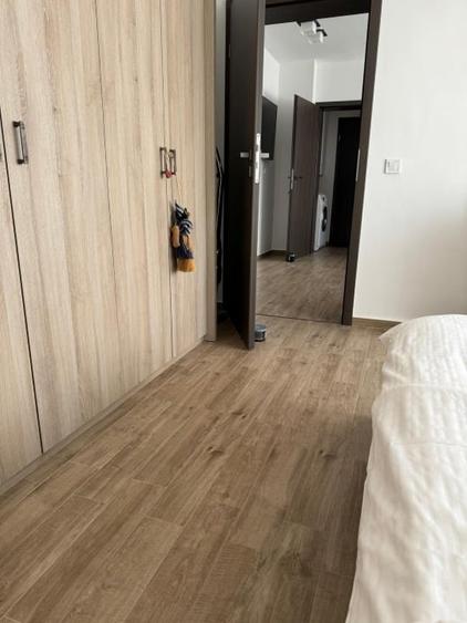 Apartament cu 3 camere semidecomandat, mobilat în Dacia