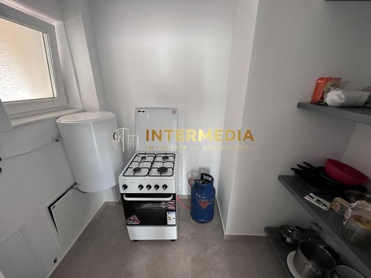 Casă individuală cu 4 camere cu Canalizare în Cetate