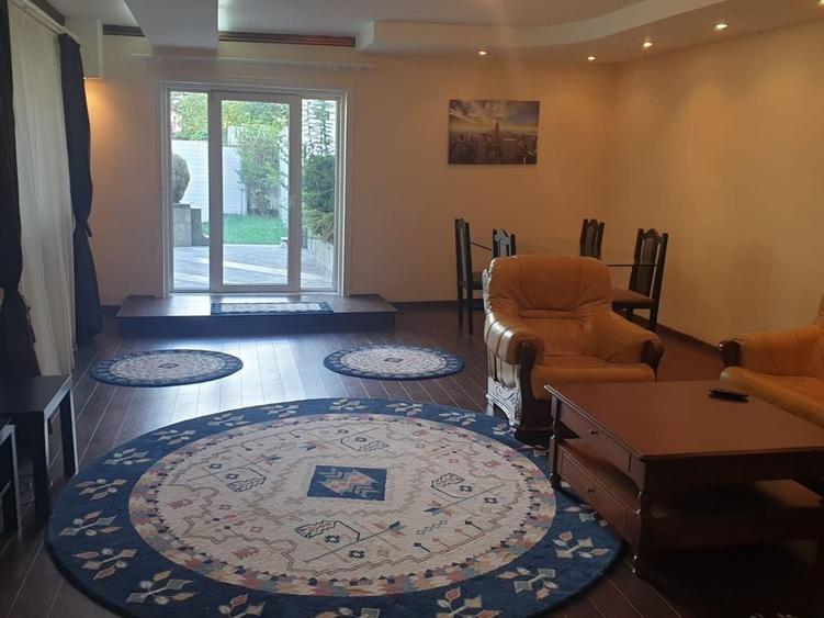 Casă cu 4 camere cu Teren 300 Mp în Central