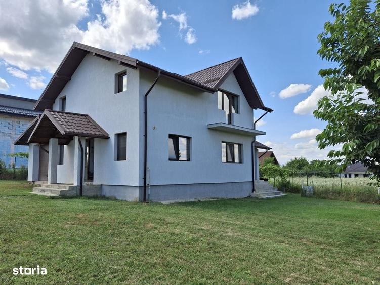 Casă cu 4 camere în Bucium