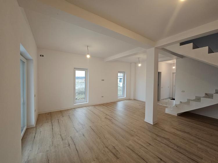 Duplex cu 3 camere cu Teren 255 Mp în Moșnița Veche