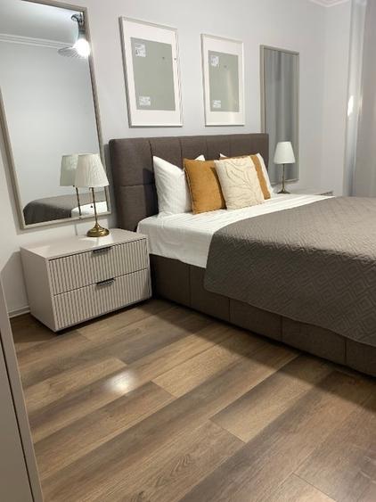 Apartament cu 3 camere semidecomandat, mobilat în Ultracentral