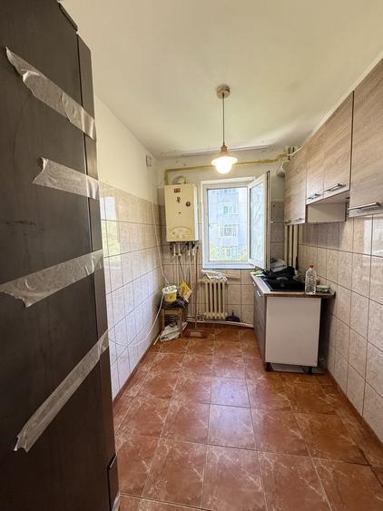 Apartament cu 3 camere semidecomandat în Dacia