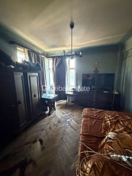 Apartament cu 4 camere decomandat în P-ța Unirii