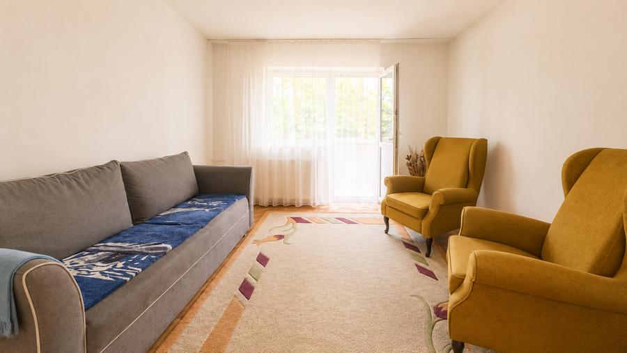 Apartament cu 3 camere semidecomandat în Girocului