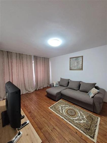 Apartament cu 2 camere decomandat, mobilat în Central