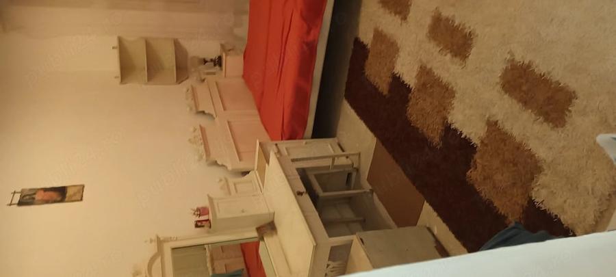 Casă cu 5 camere cu Teren 2000 Mp în Central