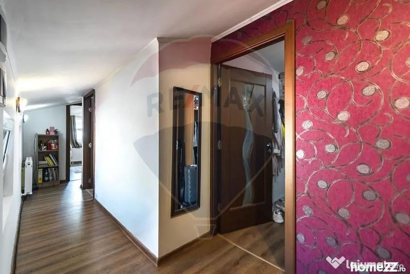 Casă cu 7 camere cu Teren 136 Mp în Schei