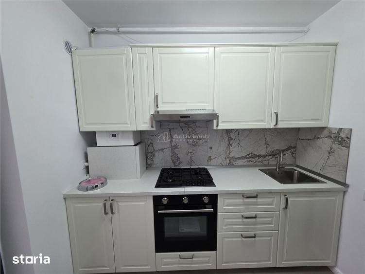 Apartament cu 3 camere semidecomandat în 1 Decembrie