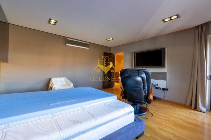 Casă individuală cu 7 camere cu Canalizare în Bună Ziua