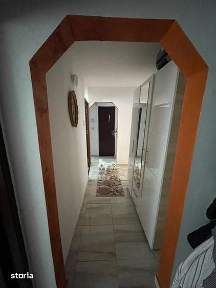 Apartament cu 4 camere decomandat în Broșteni