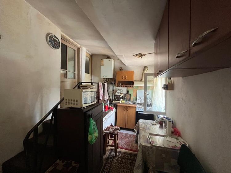 Casă individuală cu 5 camere cu Canalizare în Lascăr Catargiu