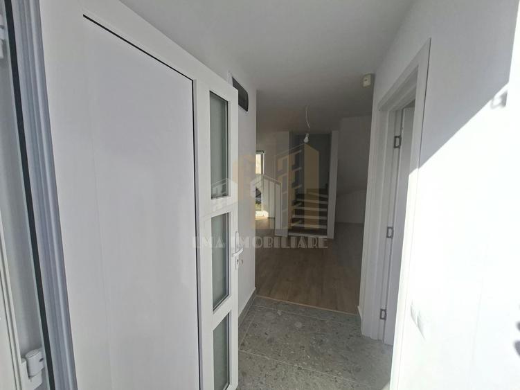 Casă individuală cu 4 camere cu Canalizare în Sânpetru