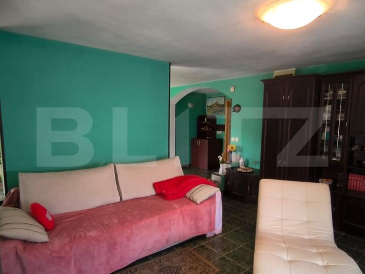 Casă individuală cu 7 camere cu Canalizare în Sud
