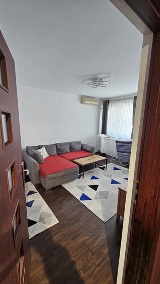 Apartament cu 2 camere decomandat în Eroii Revoluției