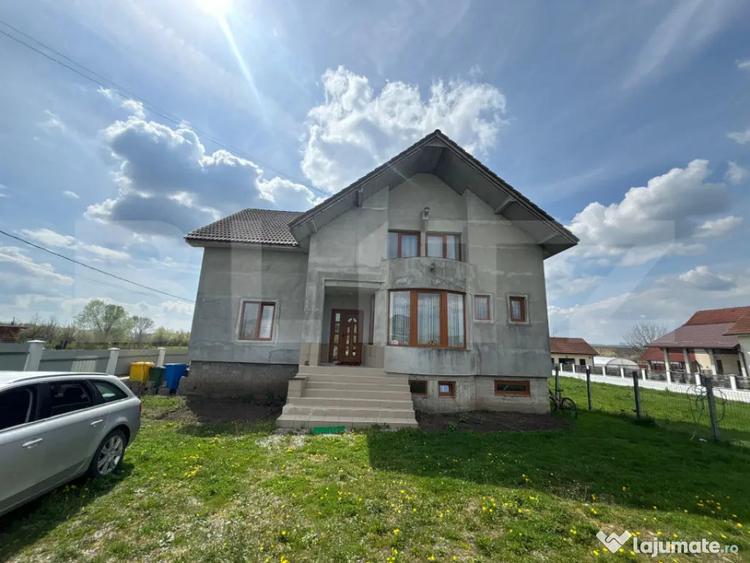 Casă cu 5 camere cu Teren 1000 Mp în Central