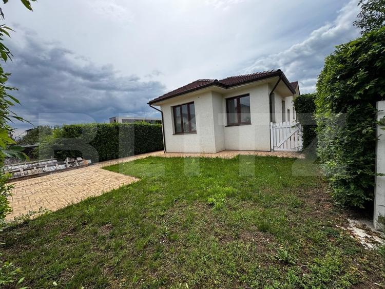 Duplex cu 3 camere cu Canalizare în Micești