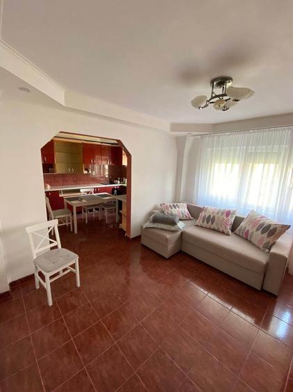 Apartament cu 3 camere decomandat în Exterior Vest