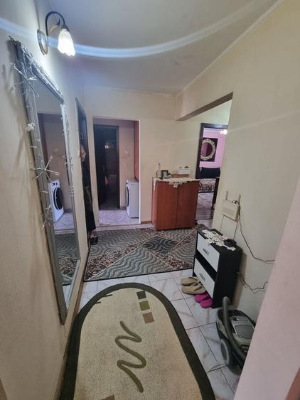 Apartament cu 4 camere decomandat, mobilat în Dacia