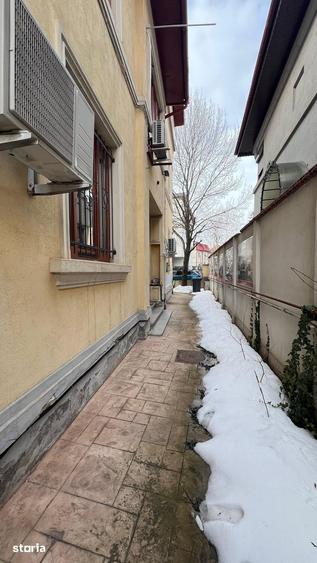 Casă cu 10 camere cu Teren 258 Mp în Cotroceni