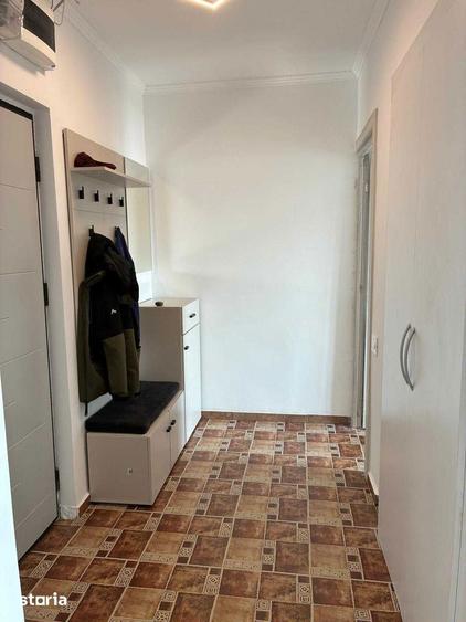 Apartament cu 2 camere, mobilat în Est
